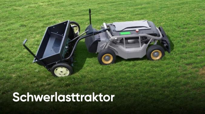 Man erkennt auf dem Bild den Rasenmäher, der mit einem kleinen Anhänger ausgestattet ist Man erkennt auf dem Bild den Rasenmäher, der mit einem kleinen Anhänger ausgestattet ist