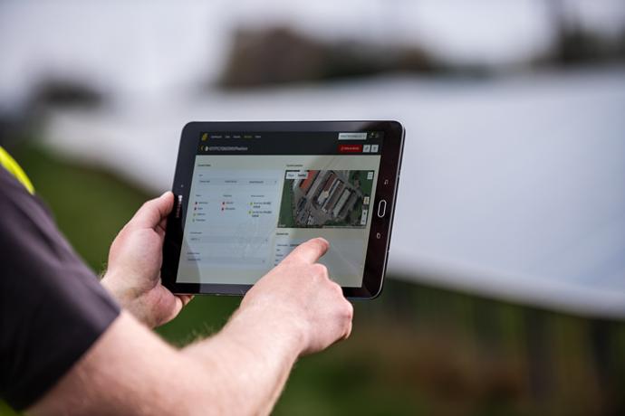 Benutzerportal zur Verwaltung und Verfolgung von Routen, GPS-Rasenmähern und Aufgaben Benutzerportal zur Verwaltung und Verfolgung von Routen, GPS-Rasenmähern und Aufgaben
