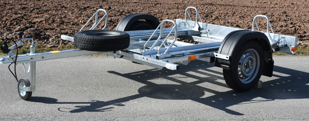 Zum Transport von SPIDER ILD02 kann man einen speziellen Anhänger mit integrierten Auffahrrampen und Sicherheitssystem gegen Bewegung während des Transports verwenden. Der Mäher passt auch in die meisten größeren Lieferwagen.
