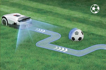 Auf diesem Bild ist zu sehen, wie der Anthbot Hindernissen ausweicht, beispielsweise einem Ball. Auf diesem Bild ist zu sehen, wie der Anthbot Hindernissen ausweicht, beispielsweise einem Ball.